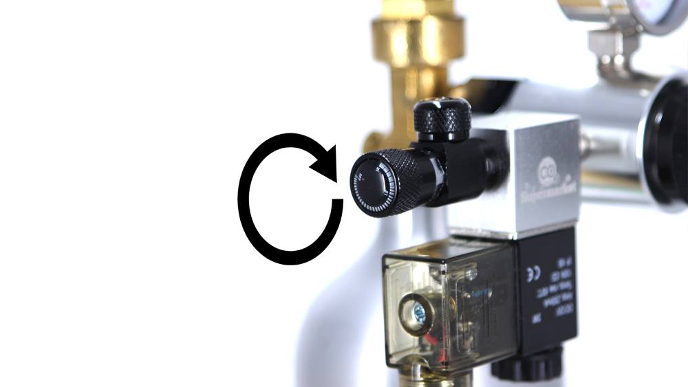Close the regulators needle valve