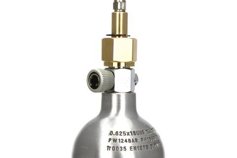 Cylinder refilling using connection hose