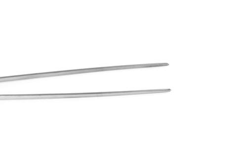 Close-up photo of tips of straight tweezers for aquarium plants